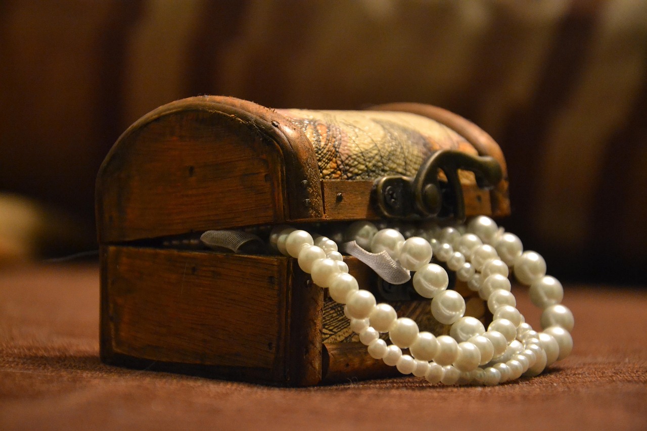 Bible open to 2 Corinthians chapter 9 for verse-by-verse commentary and study