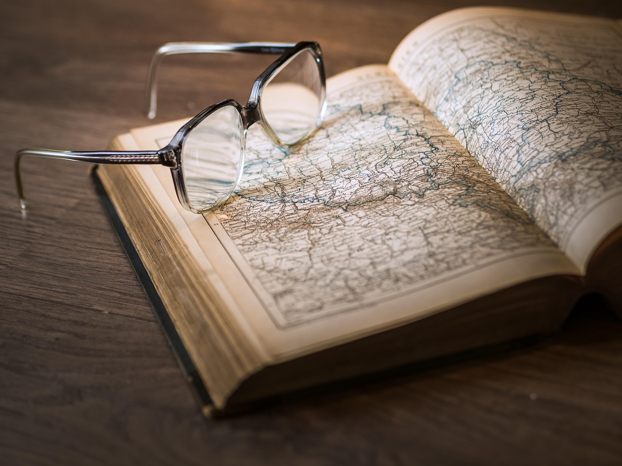 Bible open to 2 Corinthians chapter 3 for verse-by-verse commentary and study