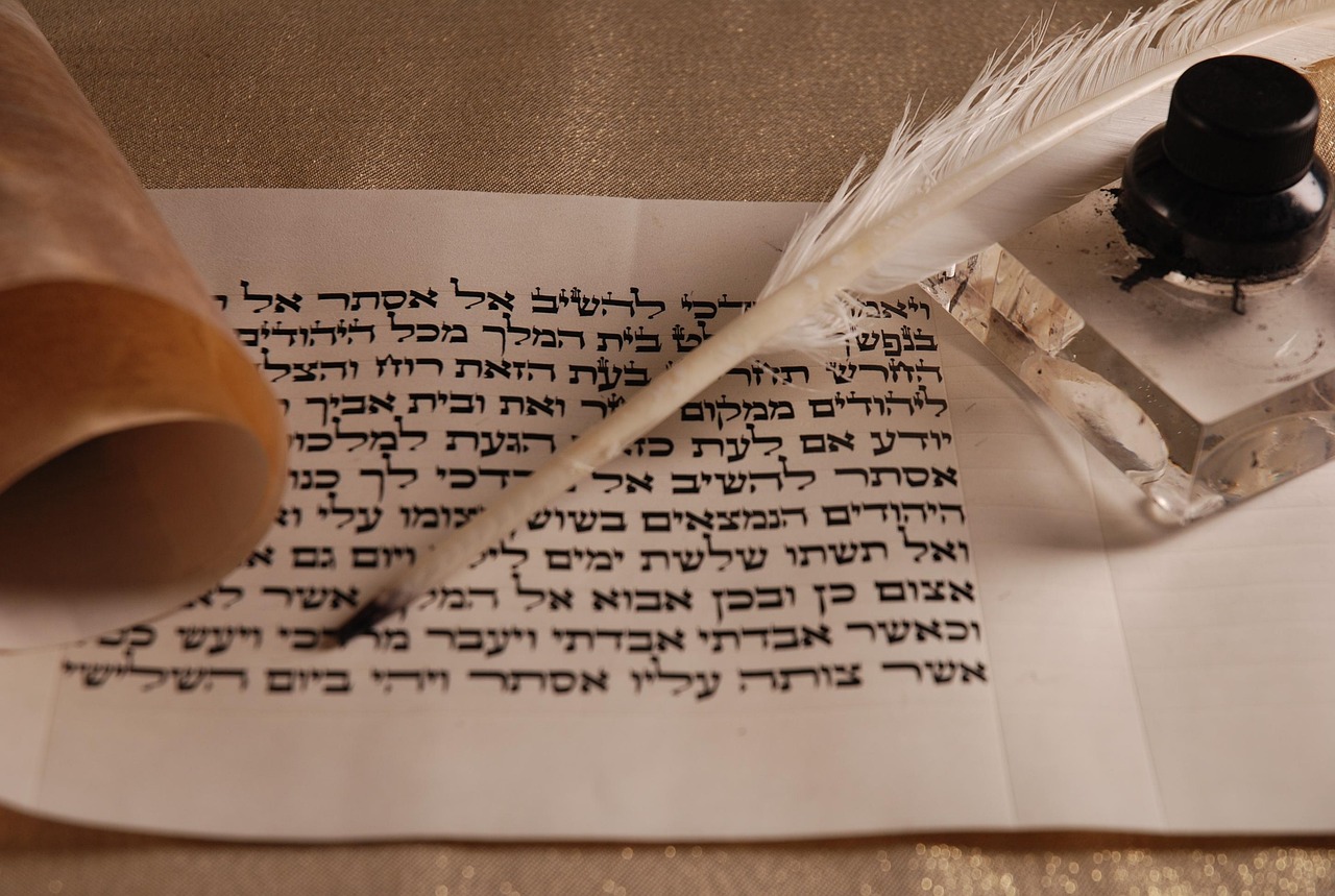 Bible open to Daniel chapter 1 for verse-by-verse commentary and study