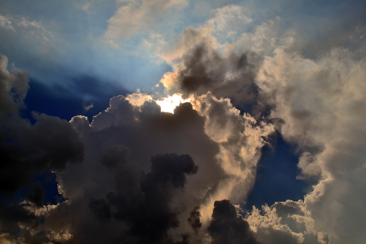 Bible open to 2 Corinthians chapter 4 for verse-by-verse commentary and study