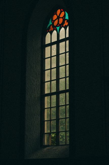 Bible open to 1 John chapter 1 for verse-by-verse commentary and study