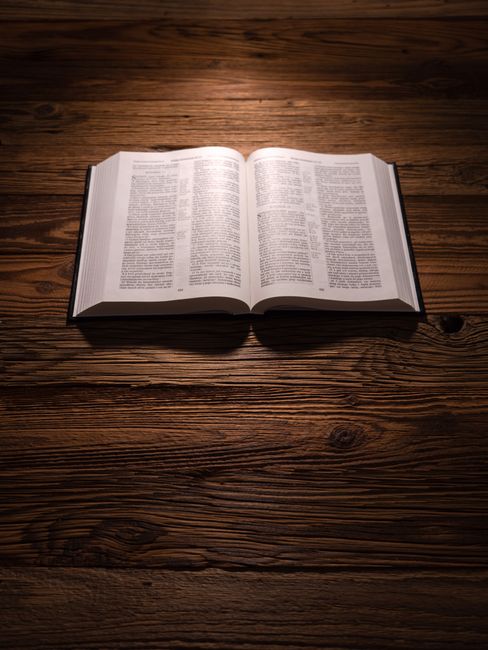 Bible open to 1 Corinthians chapter 1 for verse-by-verse commentary and study
