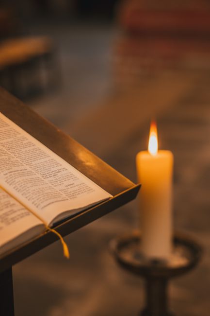 Bible open to Psalm chapter 119 for verse-by-verse commentary and study
