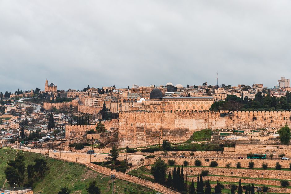 Bible open to Luke chapter 23 for verse-by-verse commentary and study