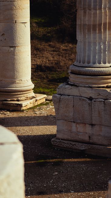 Bible open to 1 Corinthians chapter 14 for verse-by-verse commentary and study