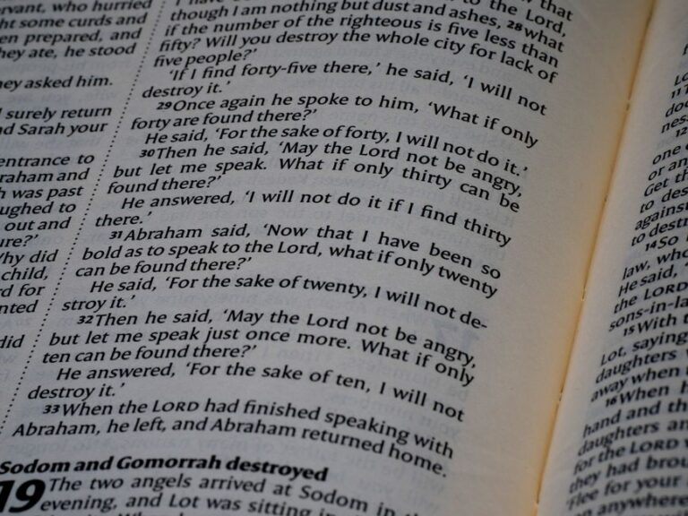 Bible open to 1 Samuel chapter 18 for verse-by-verse commentary and study