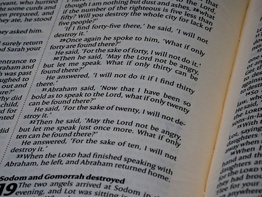 Bible open to 1 Samuel chapter 18 for verse-by-verse commentary and study
