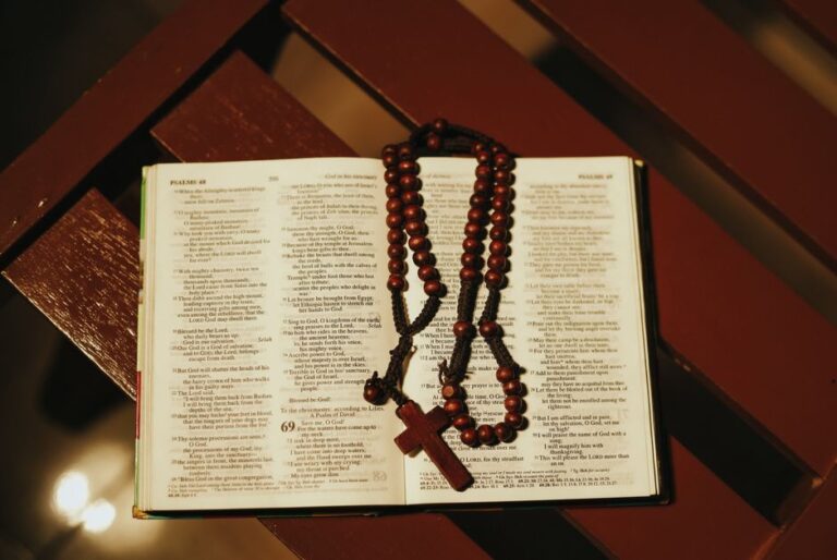 Bible open to Psalm chapter 119 for verse-by-verse commentary and study
