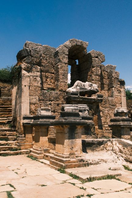 Bible open to Joshua chapter 24 for verse-by-verse commentary and study