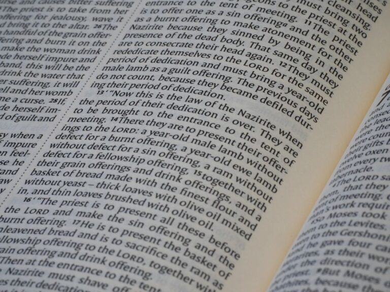 Bible open to 1 Corinthians chapter 2 for verse-by-verse commentary and study