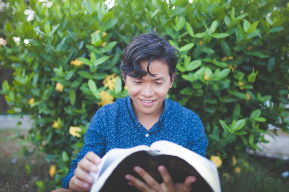 Bible open to Matthew chapter 24 for verse-by-verse commentary and study
