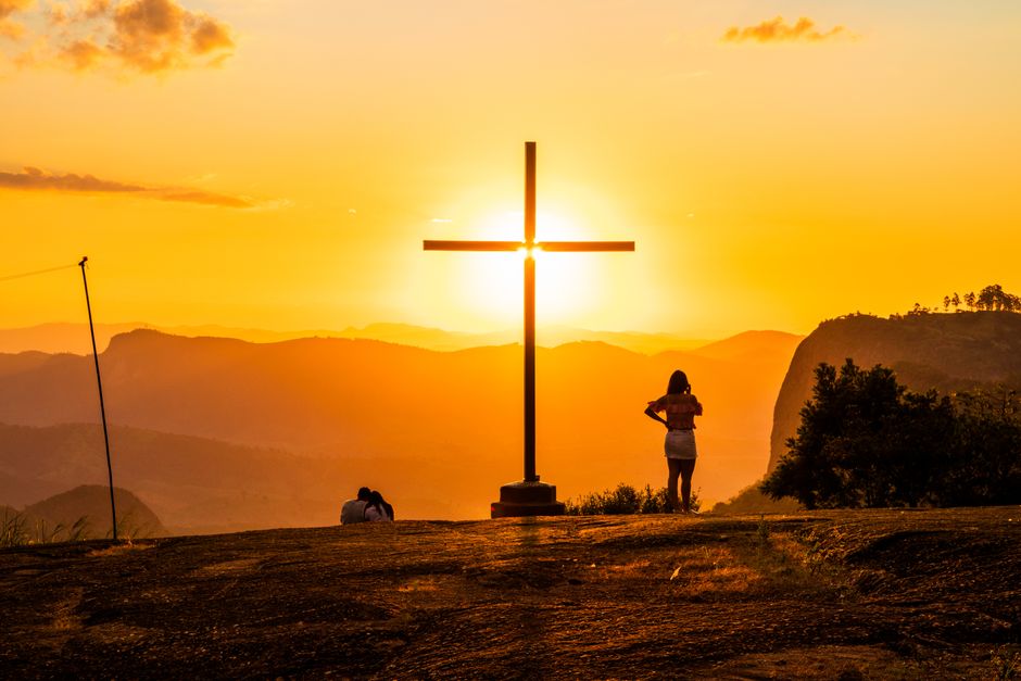 Bible open to Mark chapter 15 for verse-by-verse commentary and study