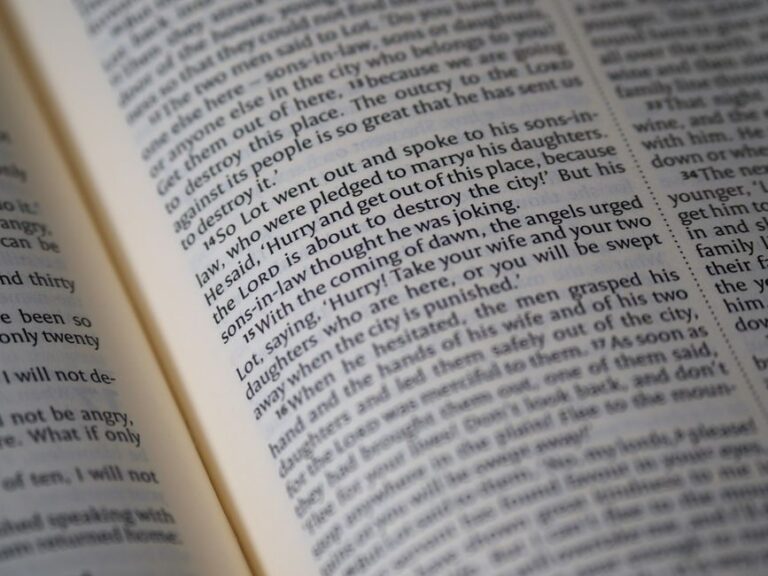 Bible open to 1 John chapter 1 for verse-by-verse commentary and study