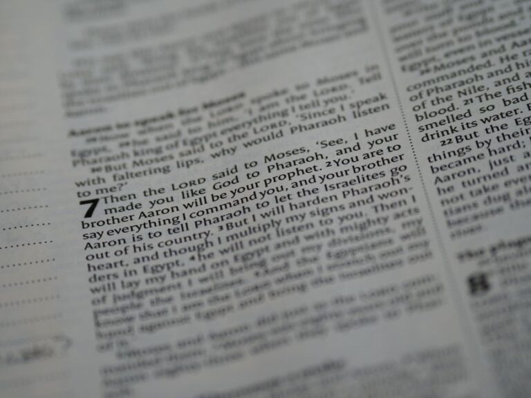 Bible open to 1 Kings chapter 3 for verse-by-verse commentary and study
