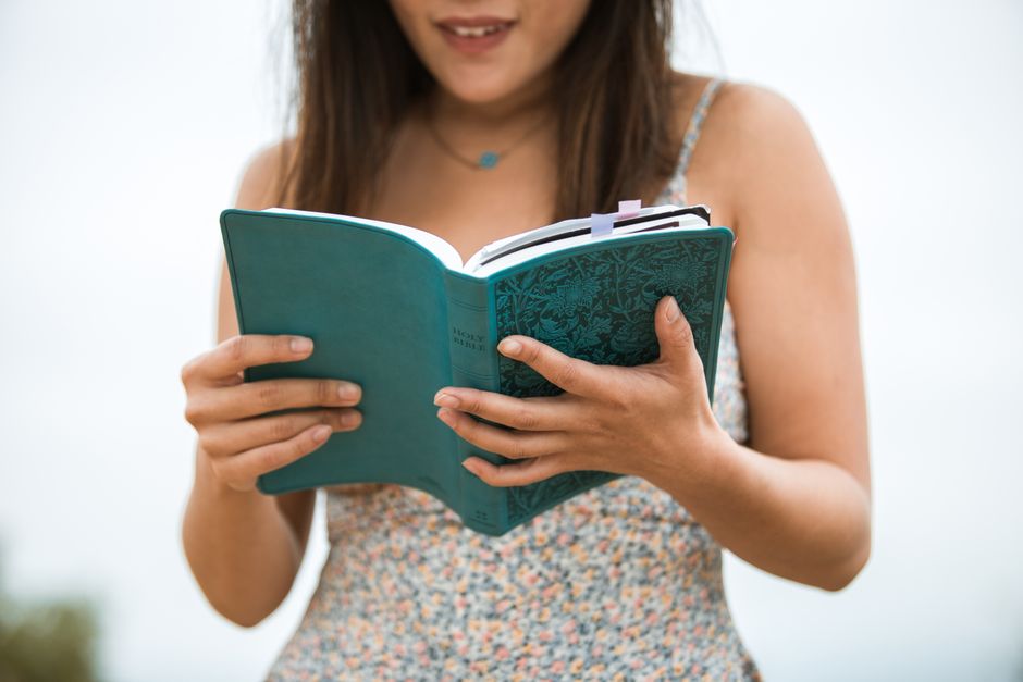 Bible open to Proverbs chapter 17 for verse-by-verse commentary and study