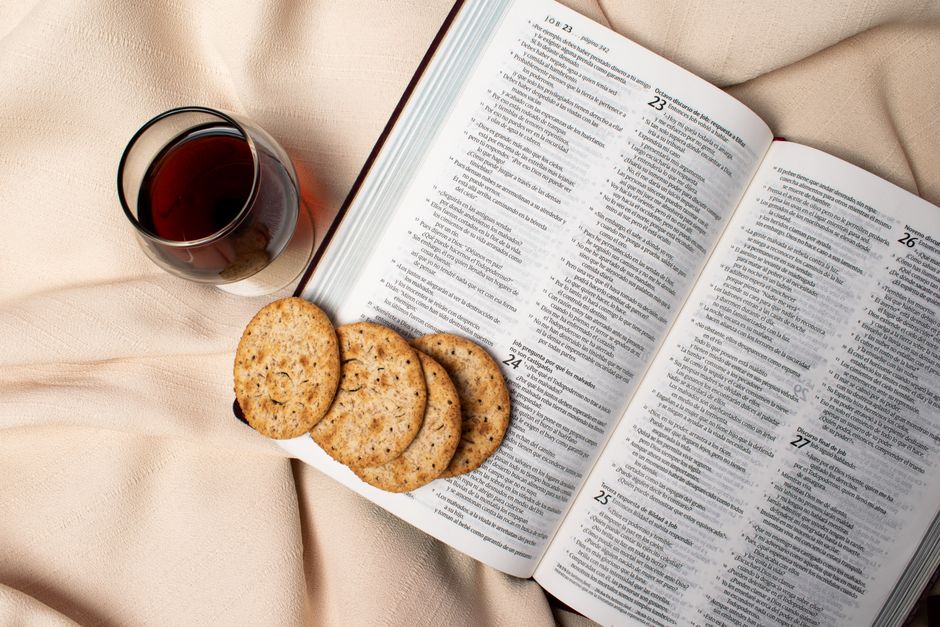 Bible open to 2 John chapter 1 for verse-by-verse commentary and study