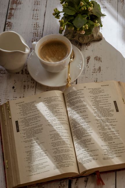 Bible open to 2 Samuel chapter 24 for verse-by-verse commentary and study
