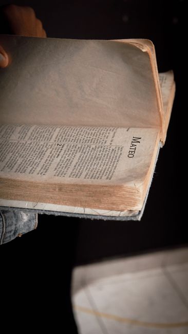 Bible open to Matthew chapter 1 for verse-by-verse commentary and study