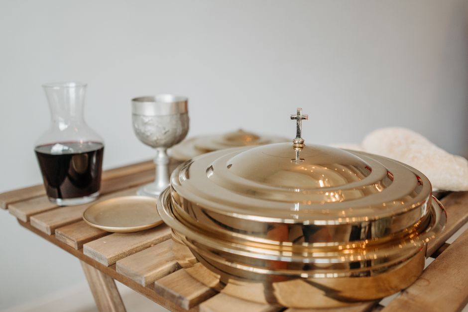 Bible open to Matthew chapter 26 for verse-by-verse commentary and study