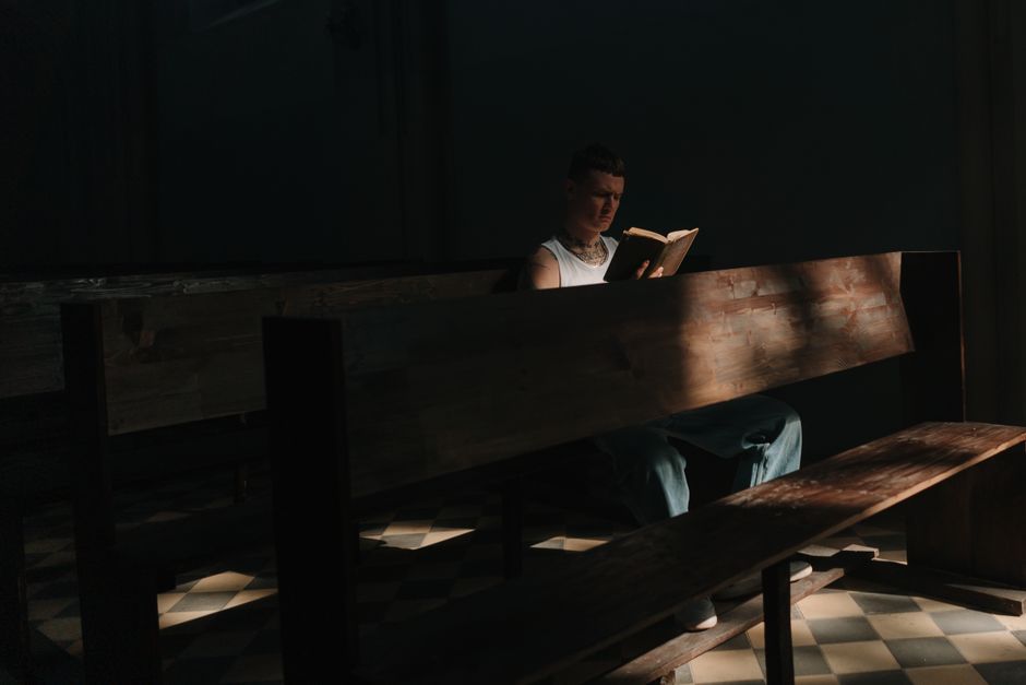 Bible open to Isaiah chapter 26 for verse-by-verse commentary and study